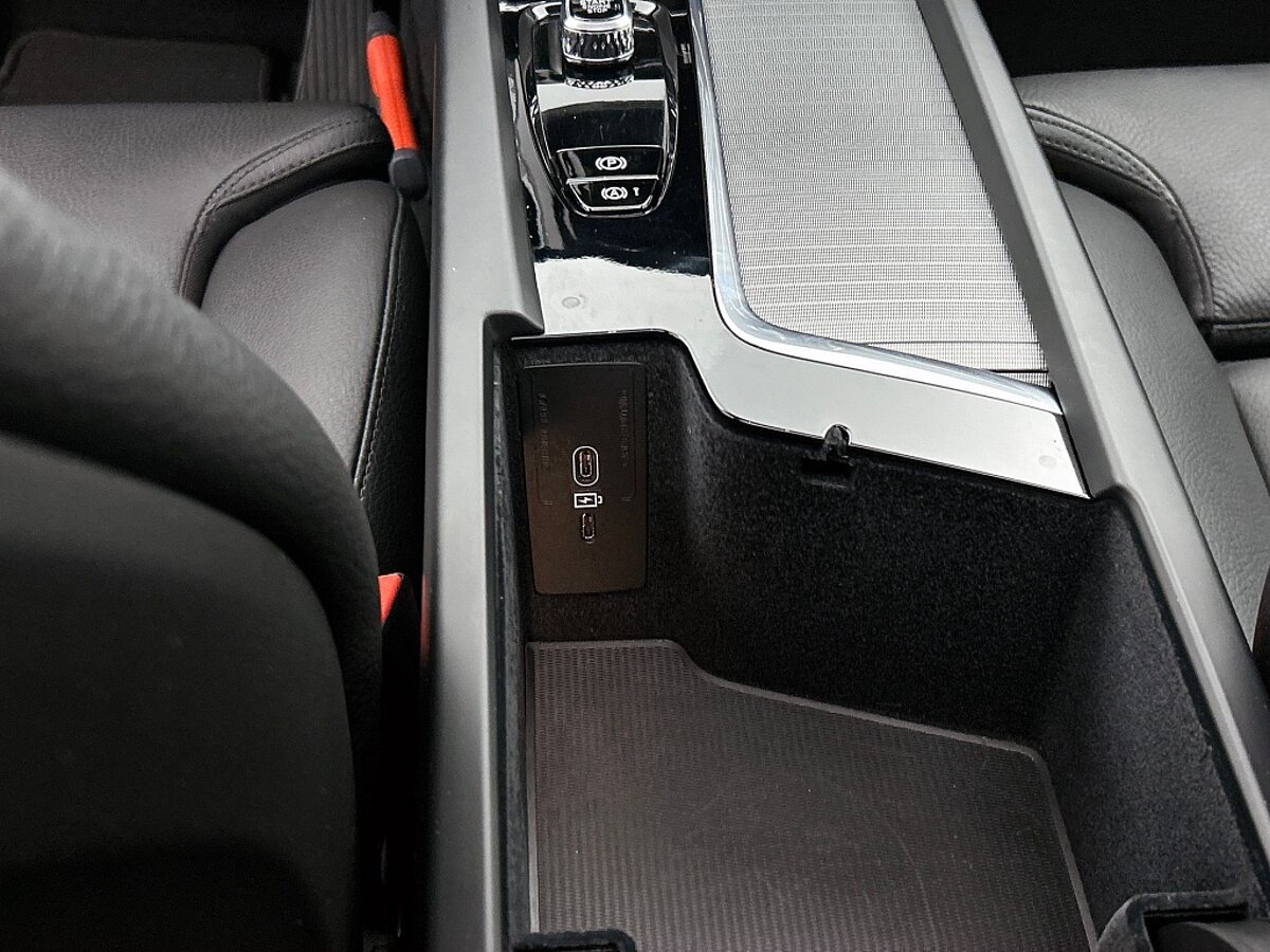 48074455 volvo xc60 2 0 t6 awd plus dark trekhaak leder panorama dak 74