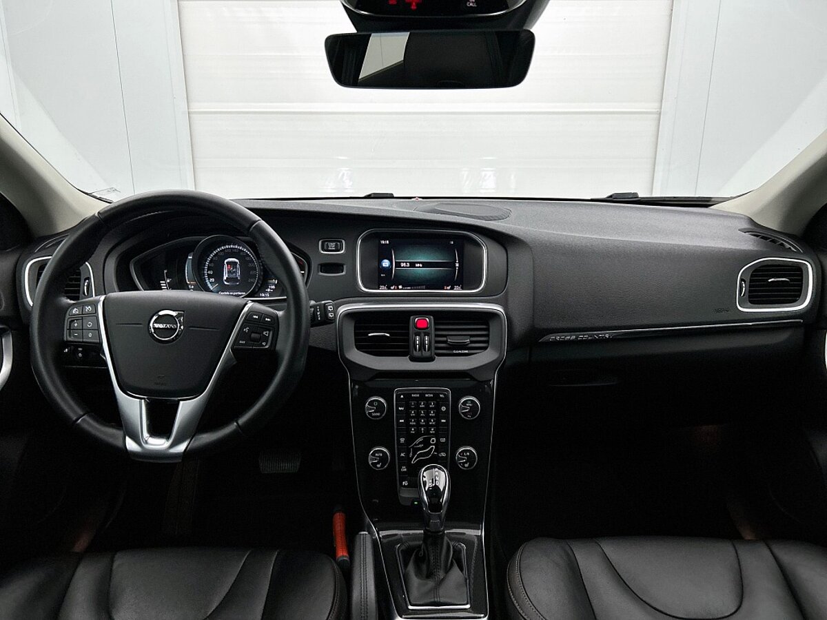 48880865 volvo v40 cross country 1 5 t3 polar luxury panorama dak trekhaak leder 09