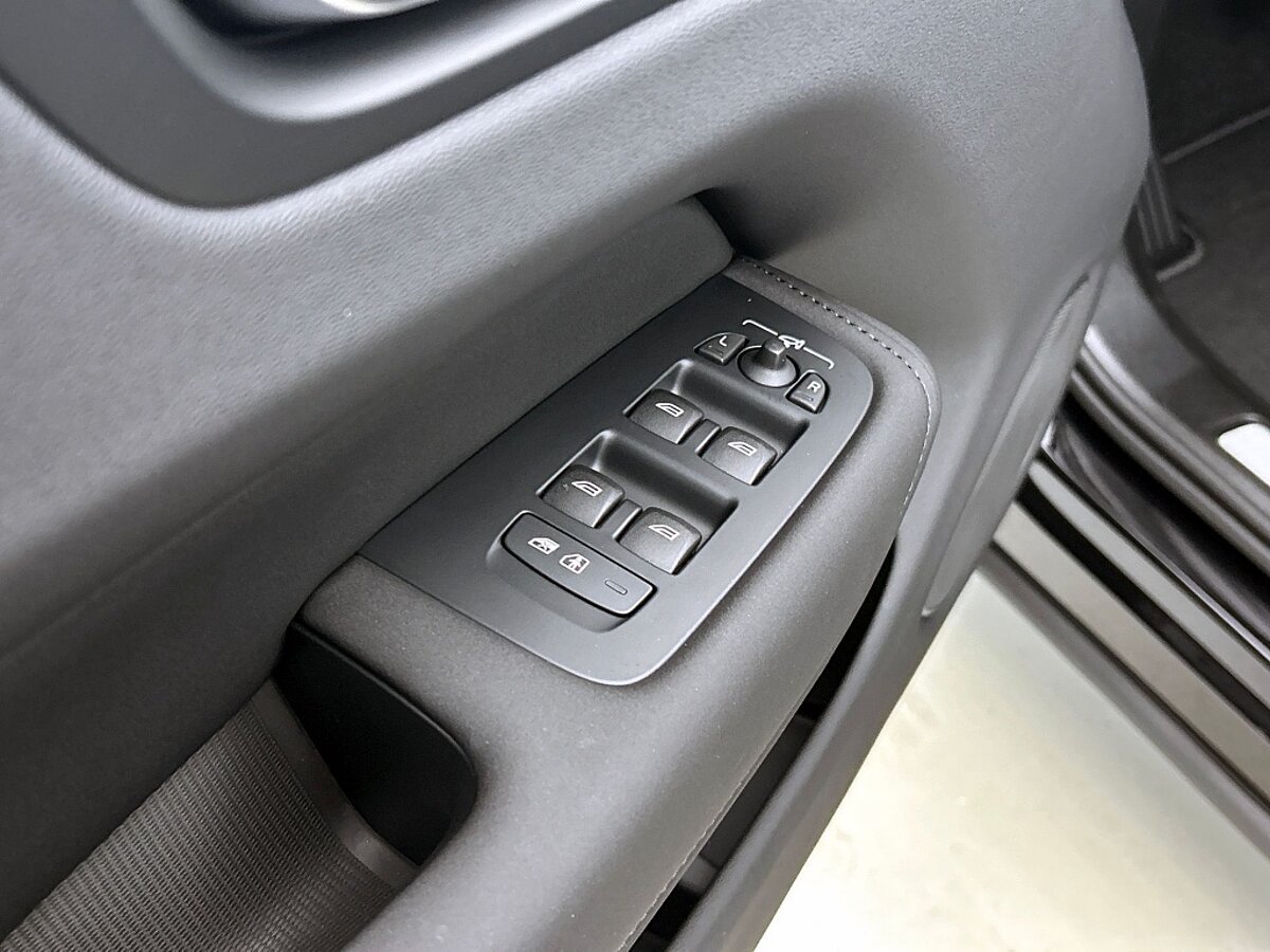 49129007 volvo xc60 2 0 t6 awd ultra black edition 48