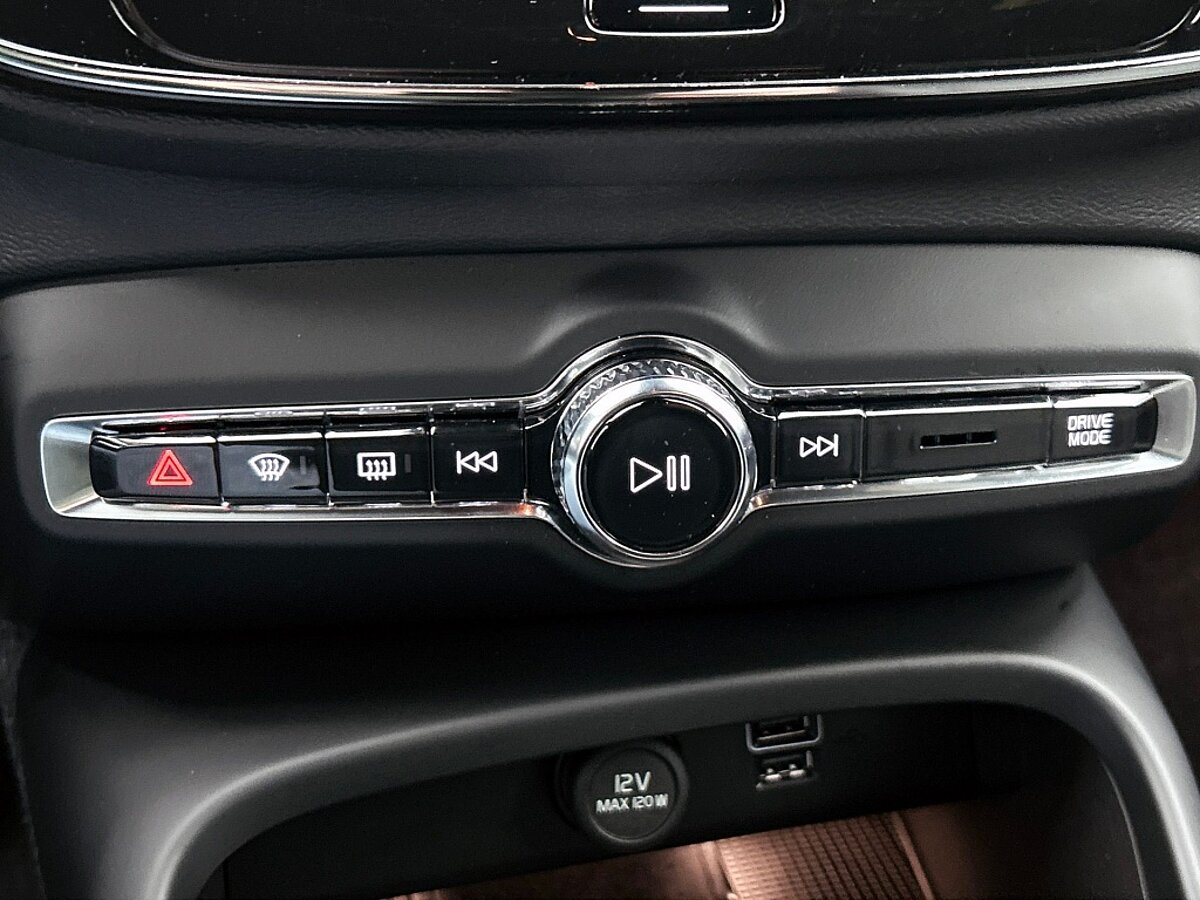 49484327 volvo xc40 1 5 t4 plug in hybrid core bright navigatie sensoren voor 9 02