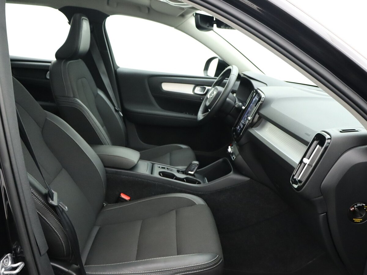 35352608 volvo xc40 1 5 t3 momentum pro 03