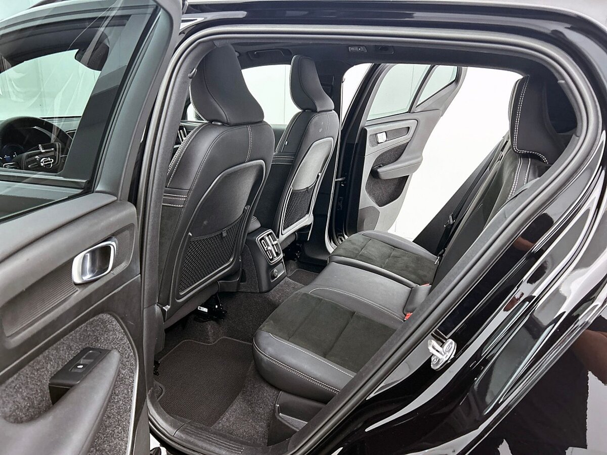 46876439 volvo xc40 1 5 t5 ultimate dark 44