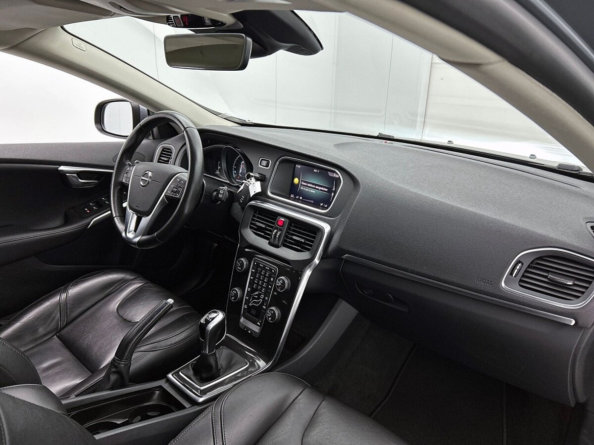 47390274 volvo v40 2 0 t3 nordic 52