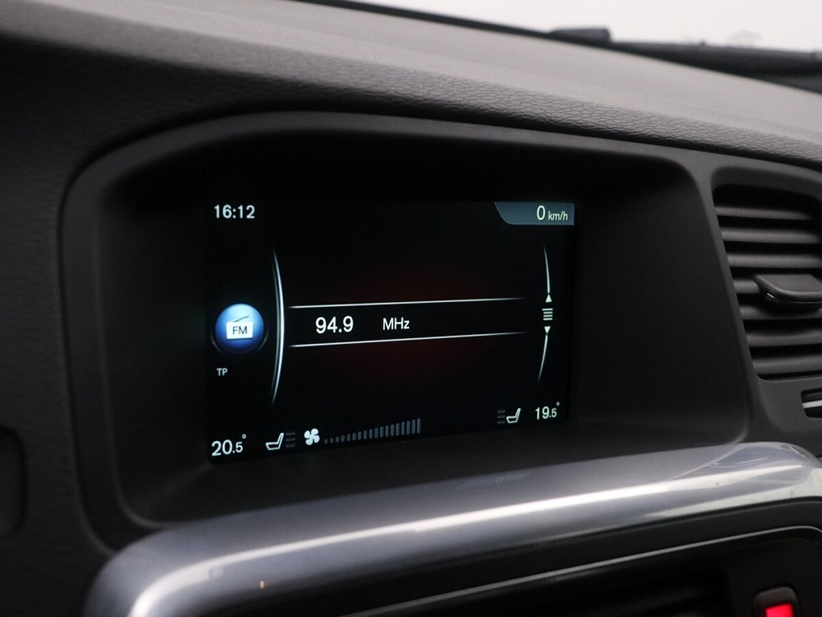 36006266 volvo v60 2 0 d2 r design 42