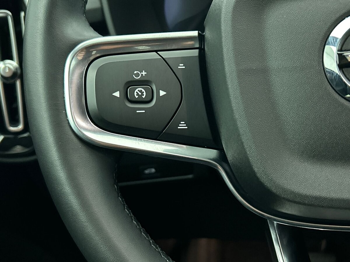 44407024 volvo xc40 recharge plus 70 kwh 80