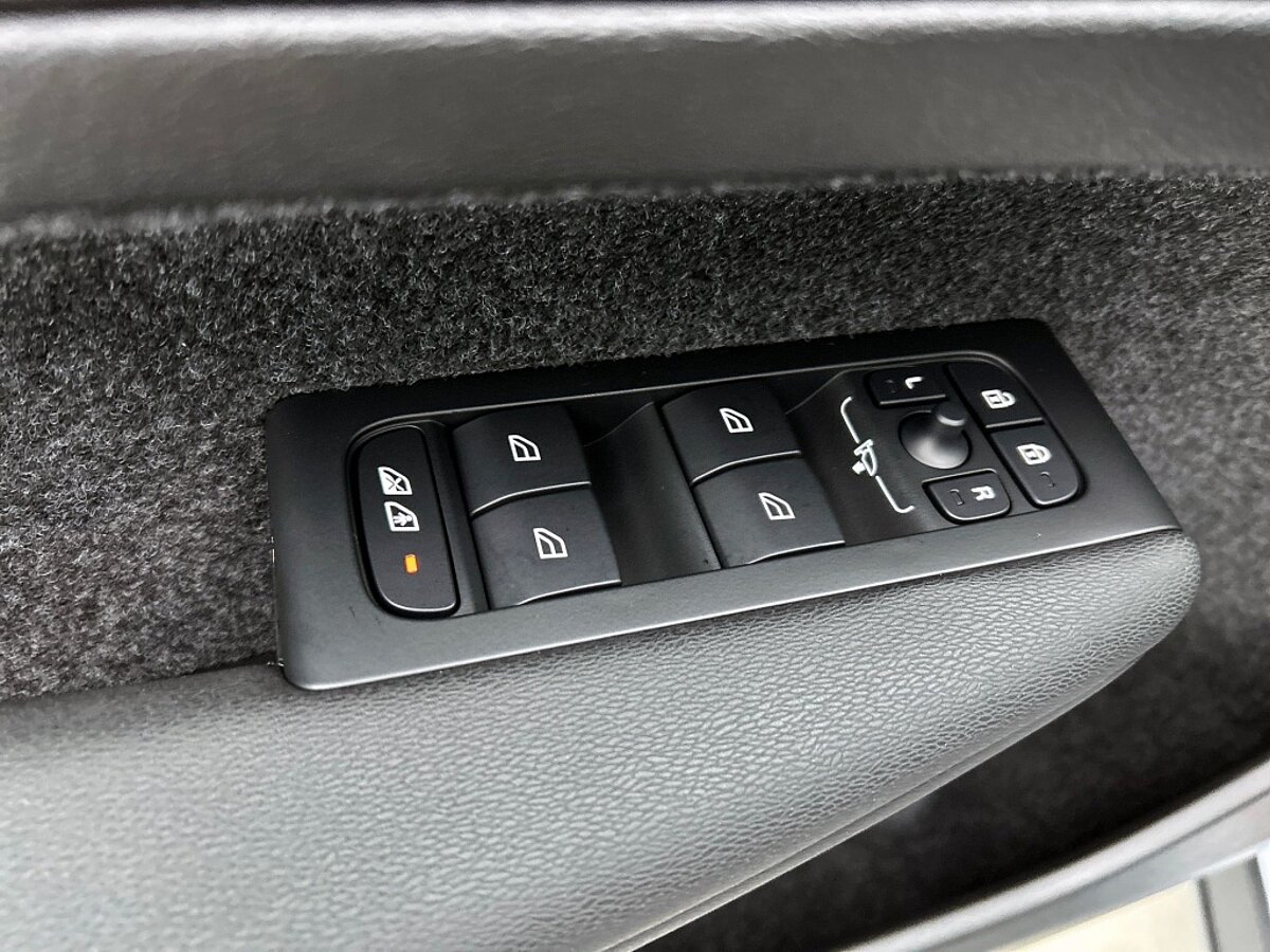 47544285 volvo xc40 2 0 b4 dark trekhaak blis memory seats h k 96
