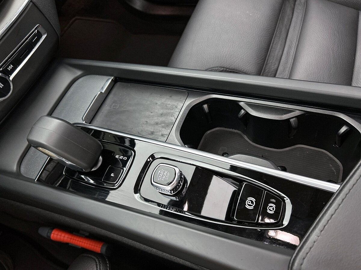 49002623 volvo xc60 2 0 t6 plus dark trekhaak 360a camera panoramadak 9 01