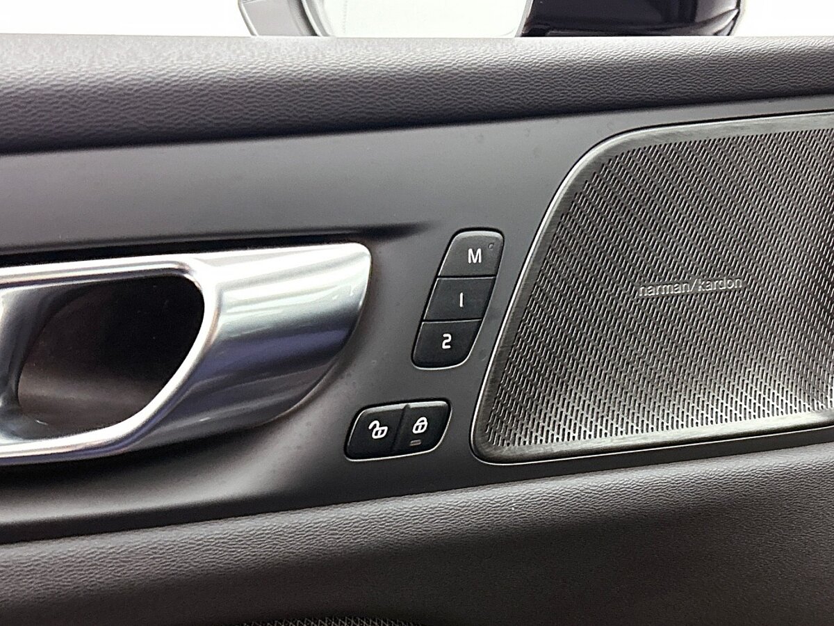 49424575 volvo v60 2 0 t6 plus dark trekhaak sport leder 360 blis pilot 9 02