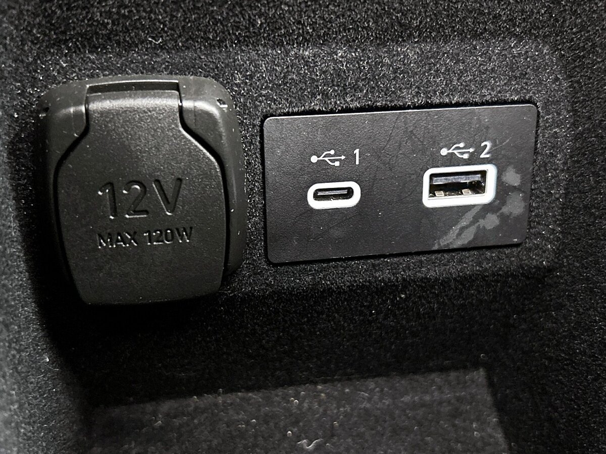 49484290 lynk co 01 1 5 hybride rijklaar inclusief 12 maanden garantie 41