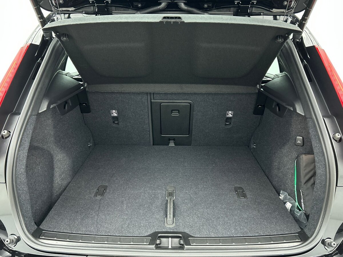 47459109 volvo xc40 2 0 b4 plus dark 52