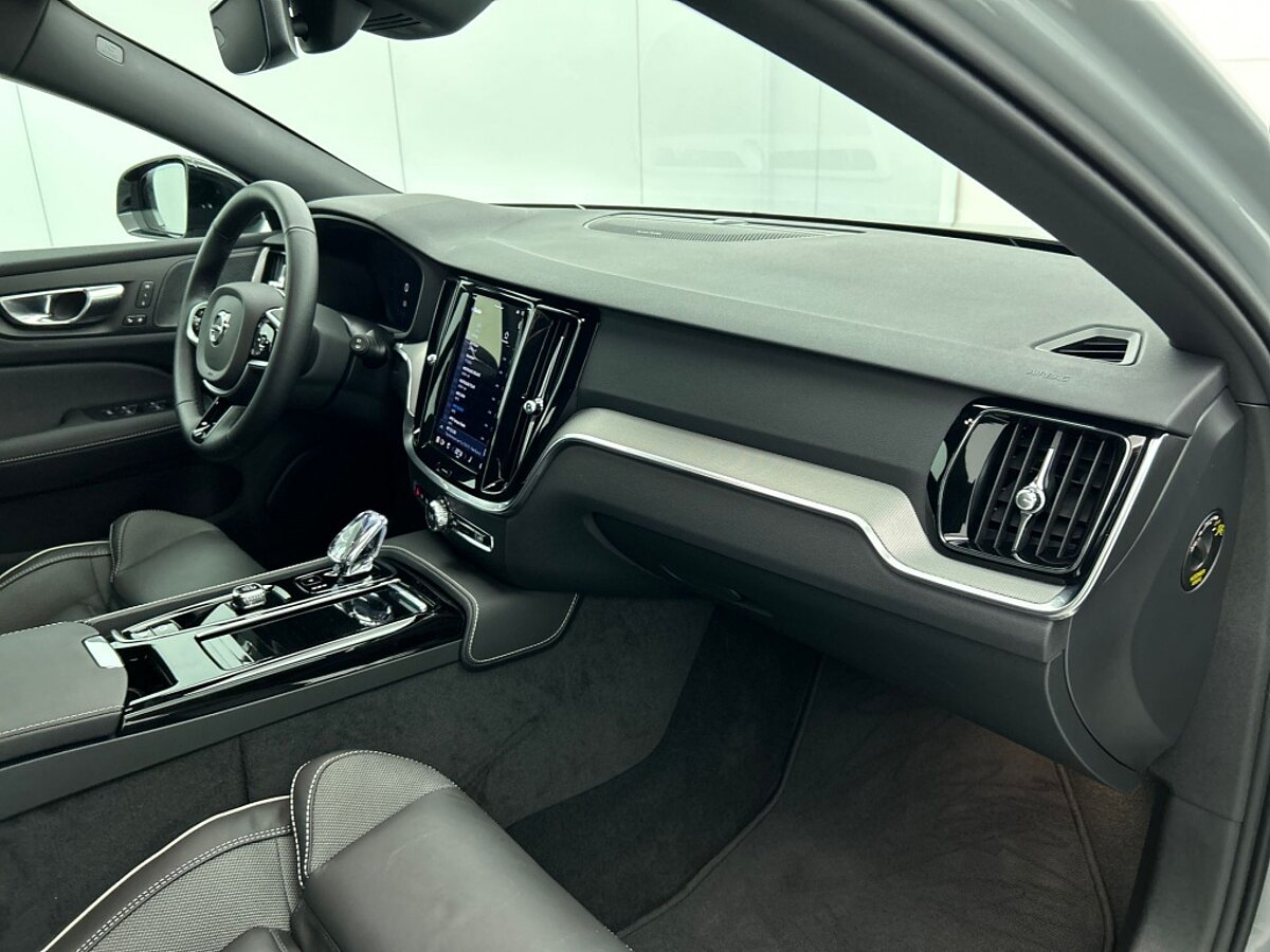 47797613 volvo v60 2 0 t6 awd plus dark trekhaak leder harman kardon audio 65