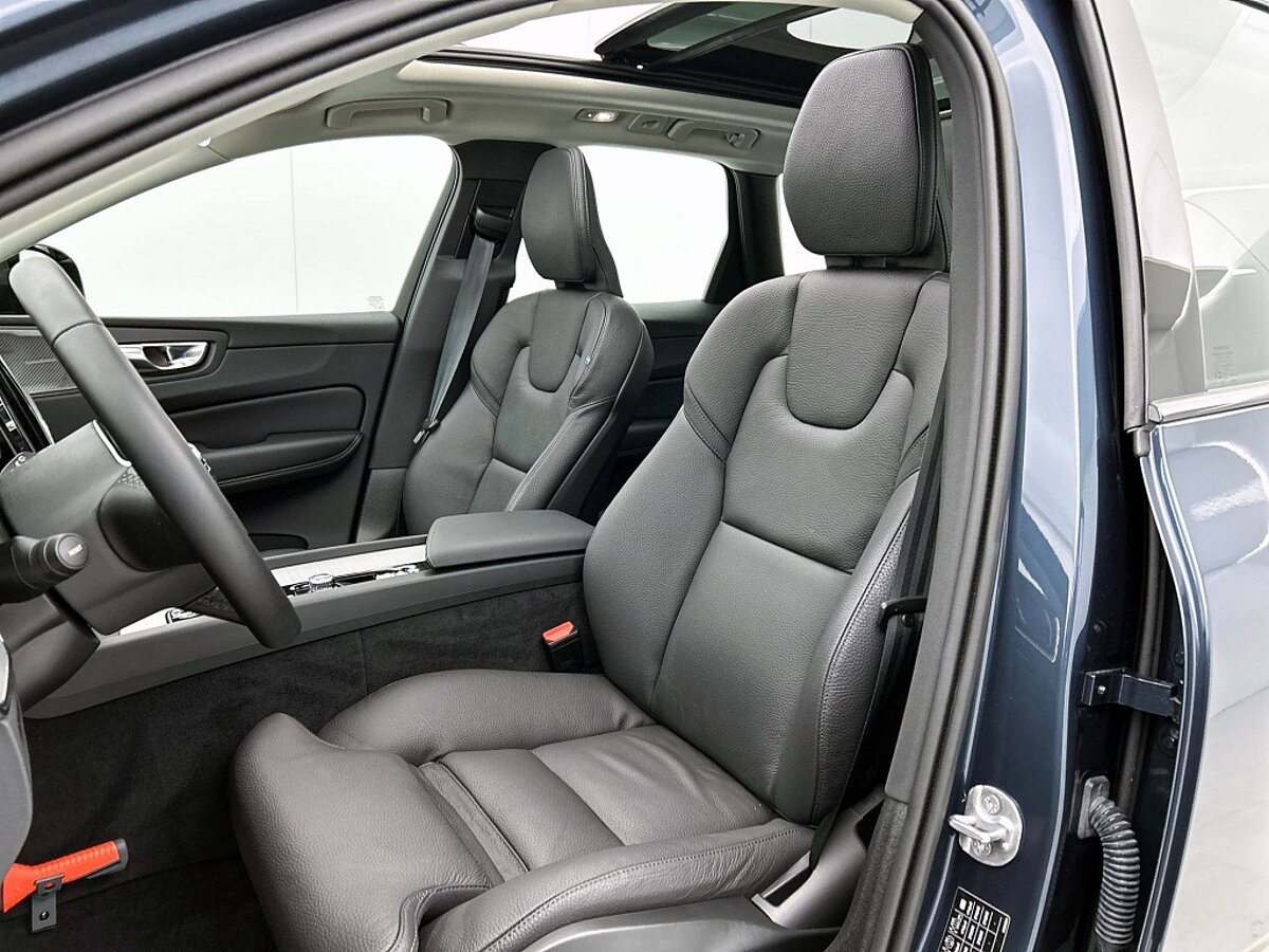 49302489 volvo xc60 2 0 t6 awd ultra dark 78