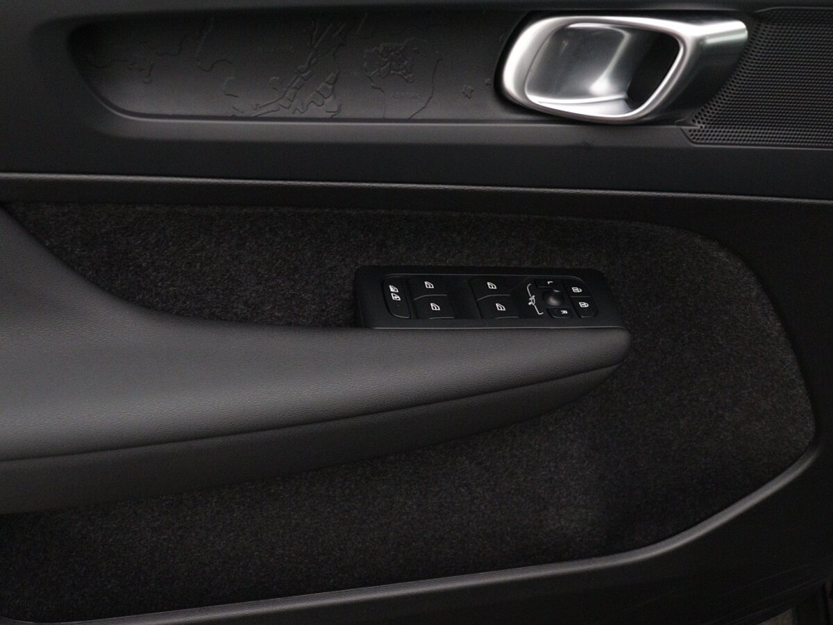 43888100 volvo xc40 2 0 b3 essential 3a595b