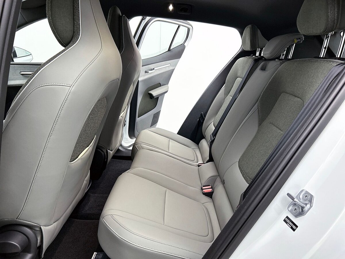 48960844 volvo ex30 extended plus 69 kwh trekhaak climate pack 79