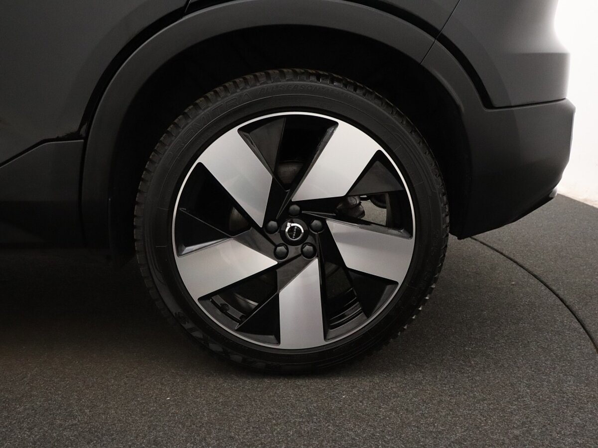 34860842 volvo xc40 1 5 t4 twin engine ultimate dark 20 velgen pano dak 44