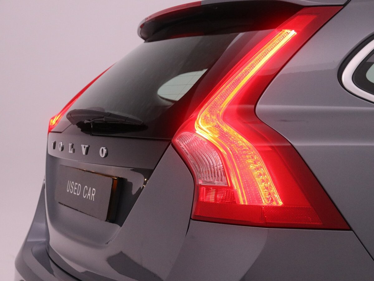 36006266 volvo v60 2 0 d2 r design 49
