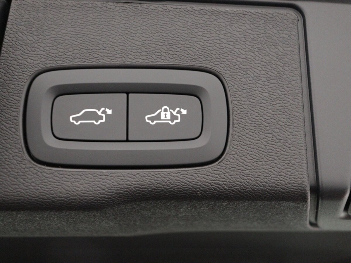 43680818 volvo xc60 xc60 t8 awd plus dark plug in harman kardon 17
