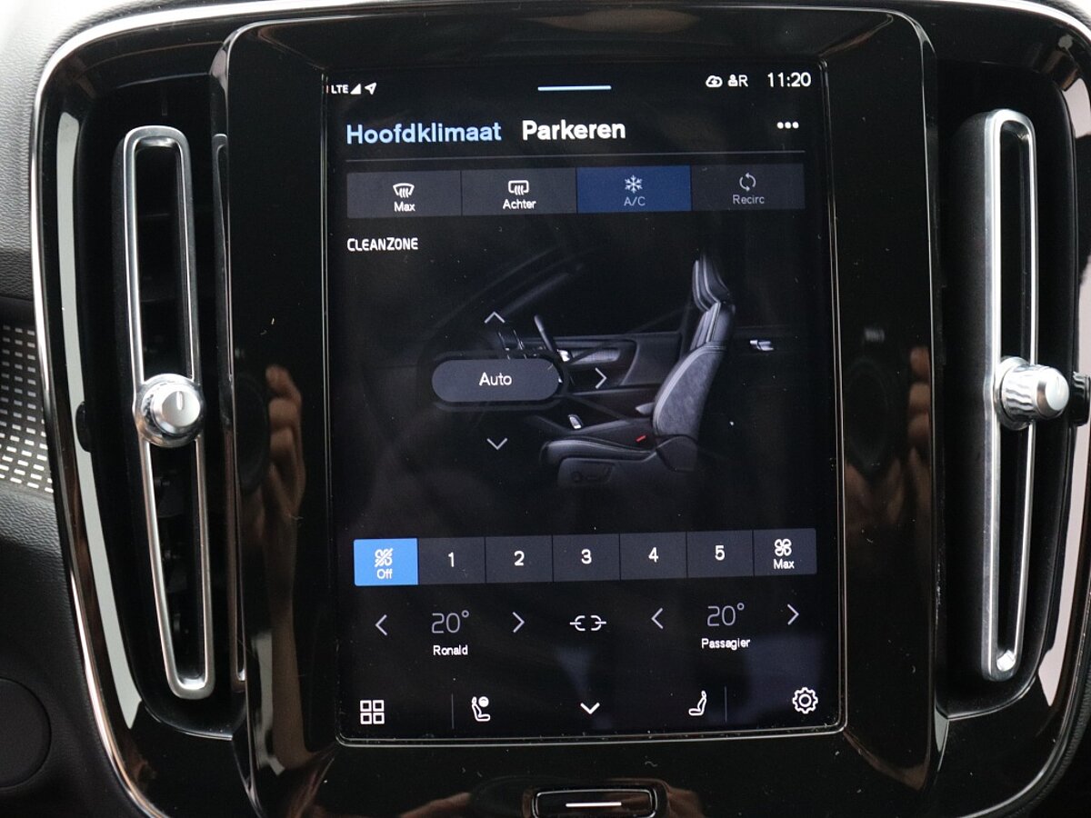 43837479 volvo xc40 recharge p8 awd r design 09