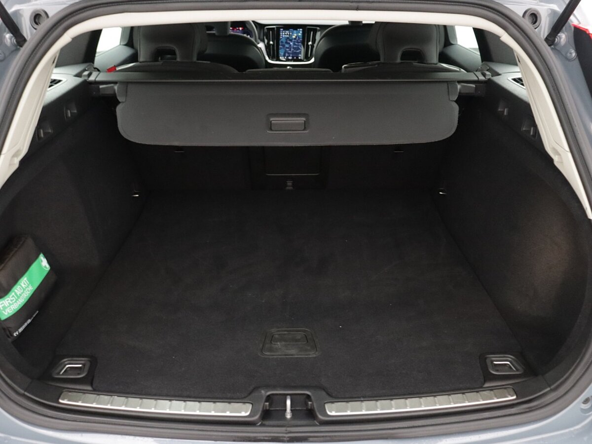 44878645 volvo v60 2 0 b3 essential edition 18 velgen adaptive cruise bliss 78