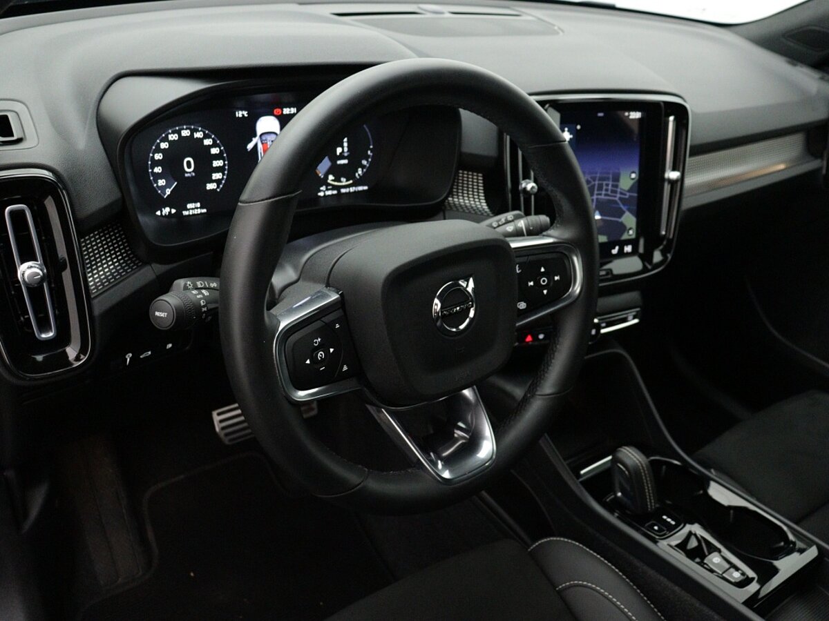 44247367 volvo xc40 1 5 t4 recharge r design 5 02