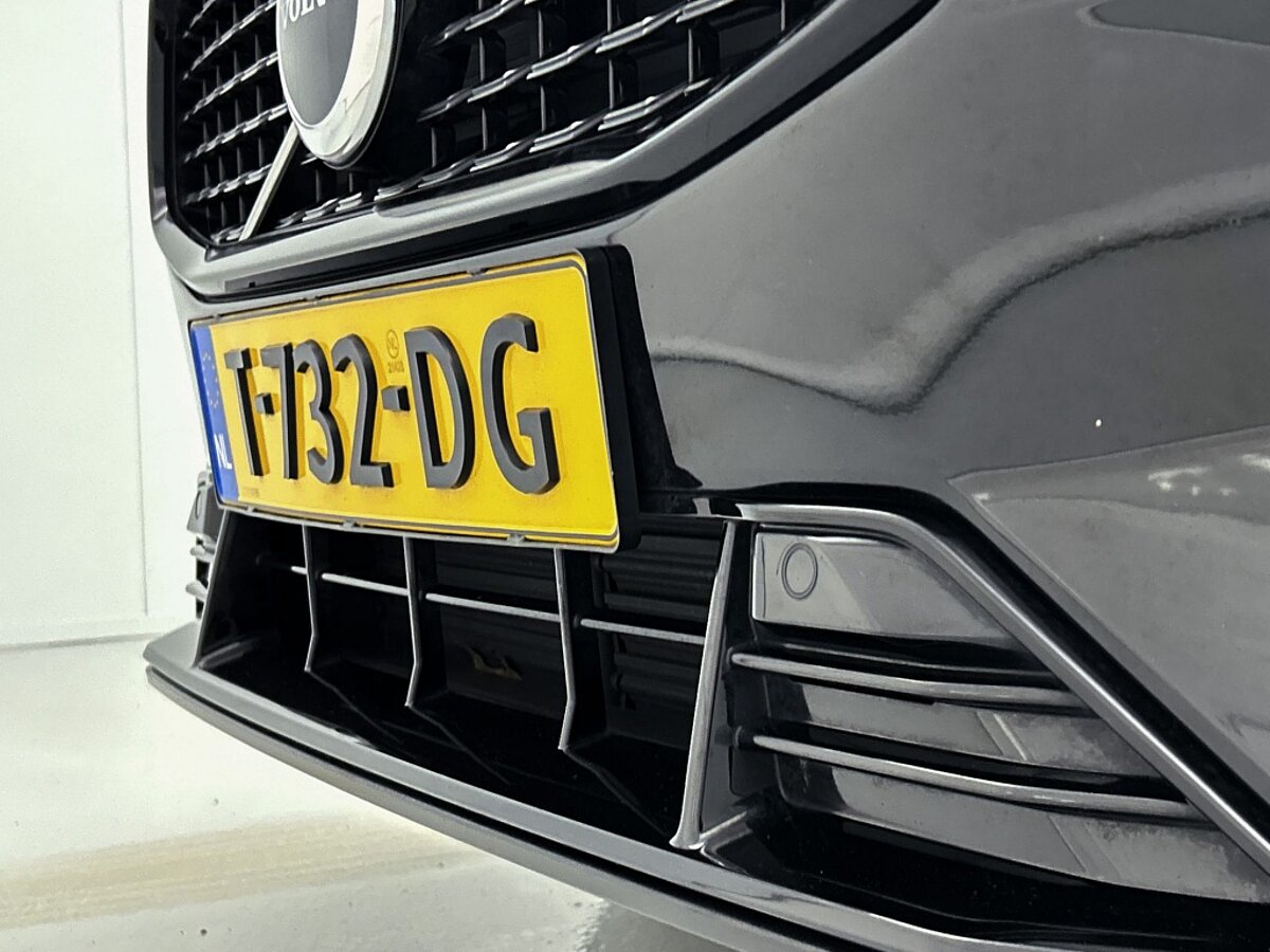 45216804 volvo v60 2 0 b3 plus dark 70