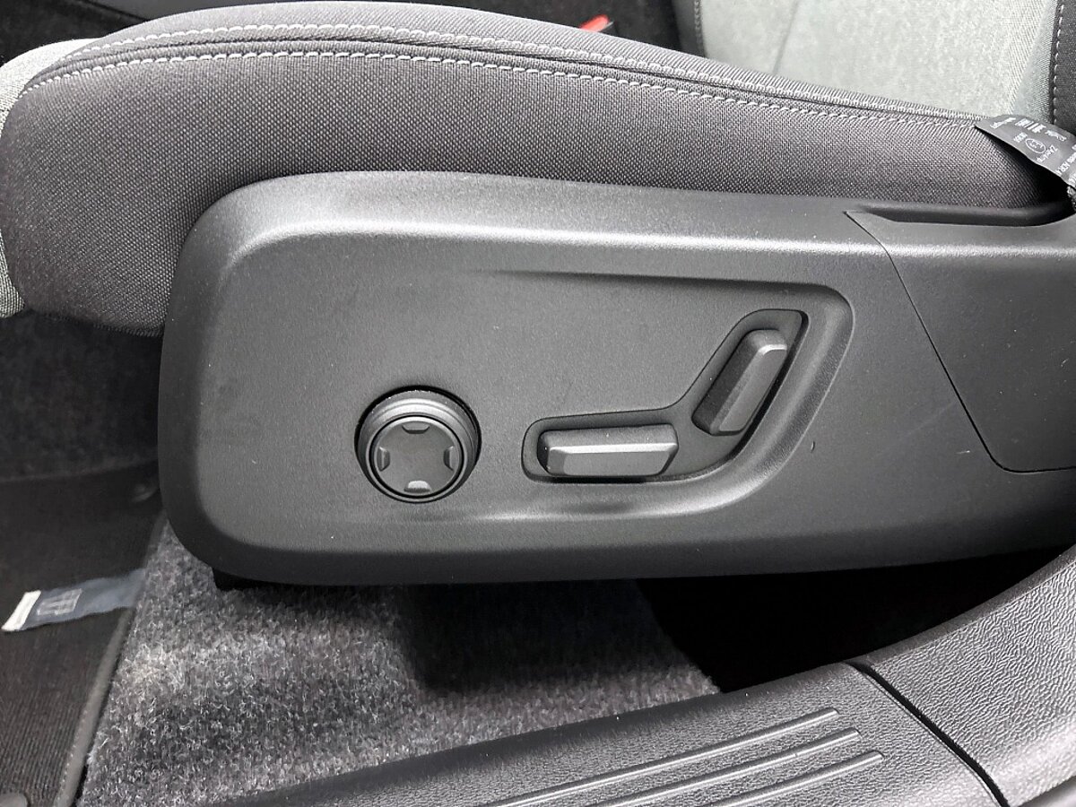 47271279 volvo xc40 2 0 b4 plus dark trekhaak automaat navigatie 19