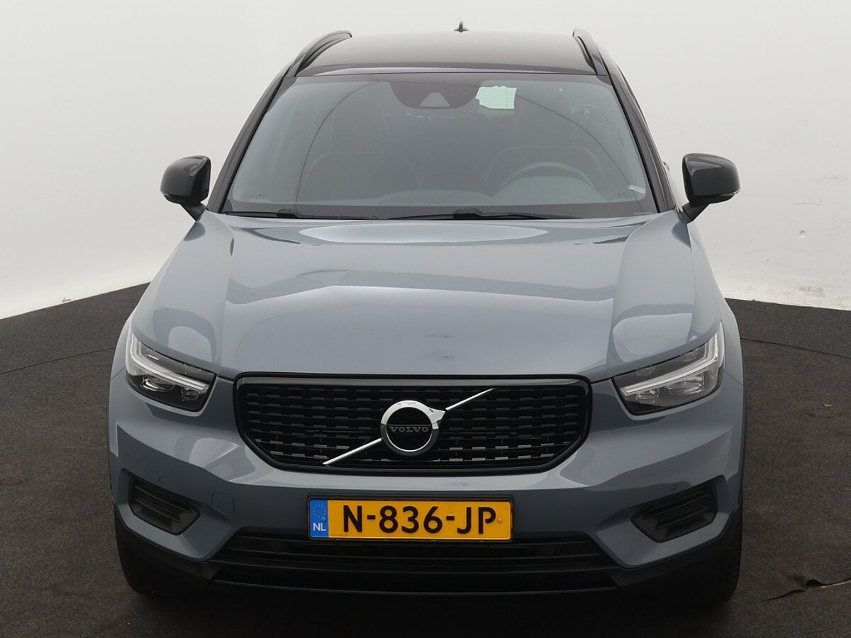 44247367 volvo xc40 1 5 t4 recharge r design 9 02