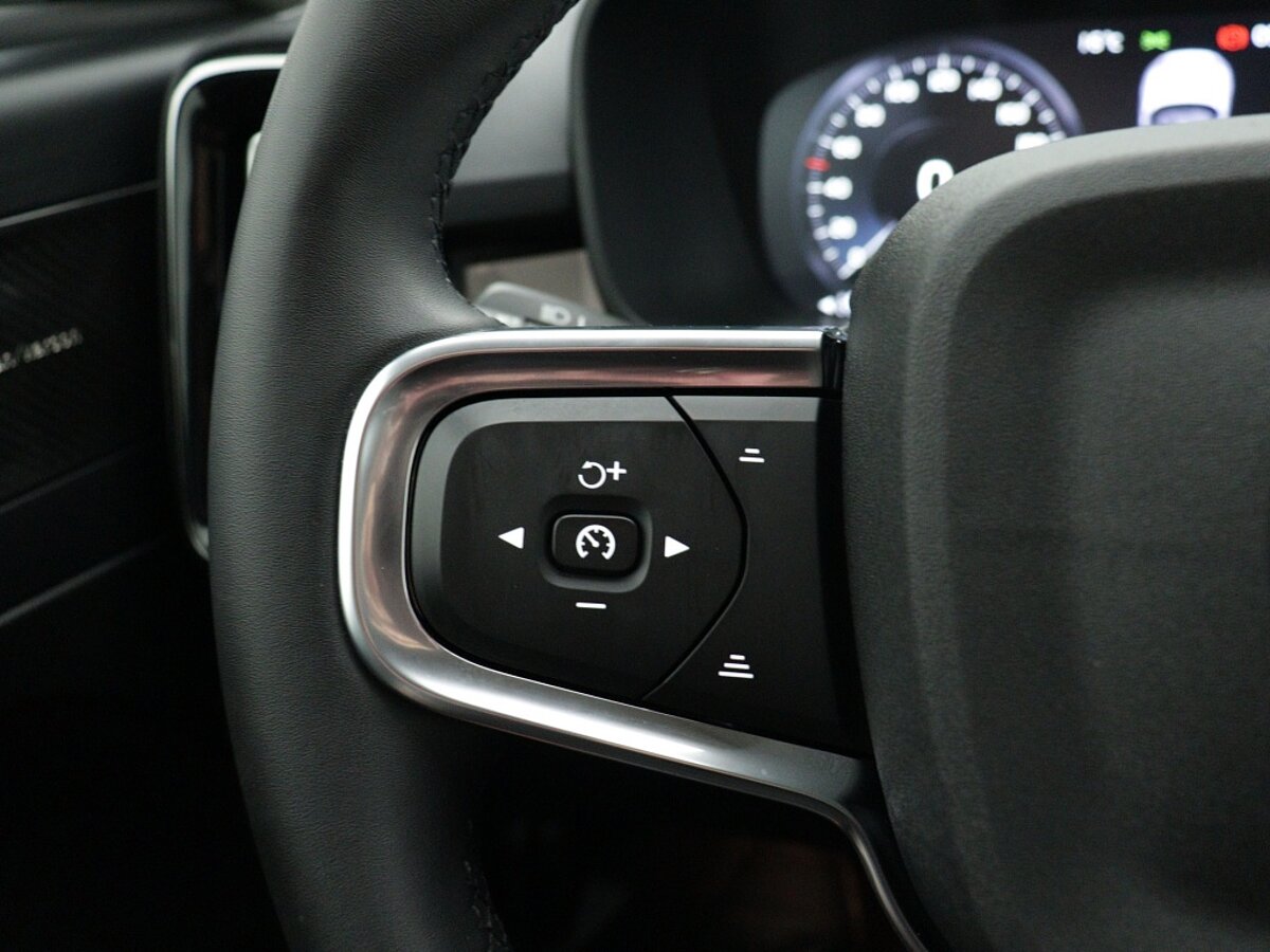 44288600 volvo xc40 1 5 t4 recharge plus bright 08
