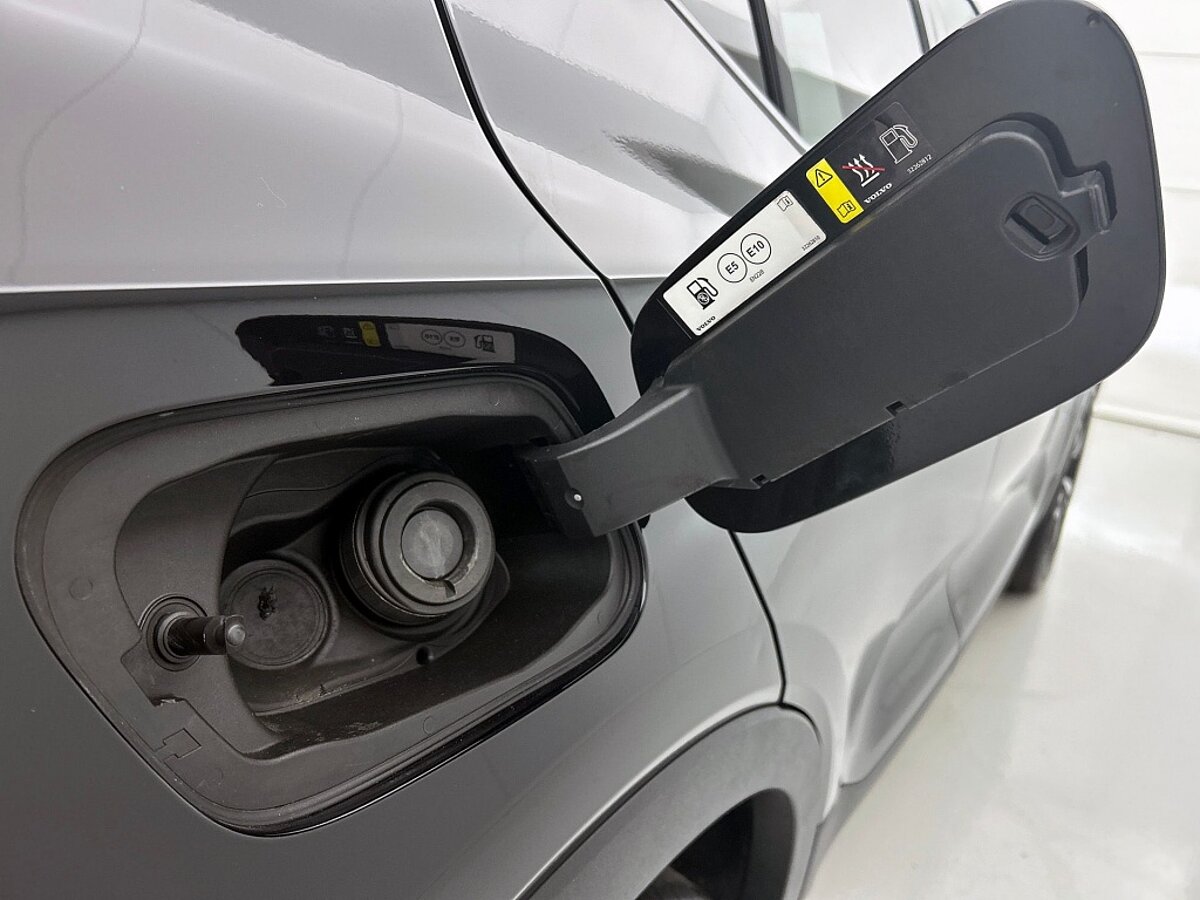 49243180 volvo xc40 1 5 t5 recharge r design 31