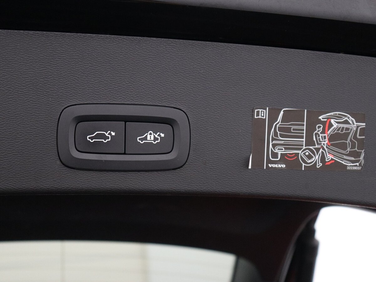 43837479 volvo xc40 recharge p8 awd r design 51
