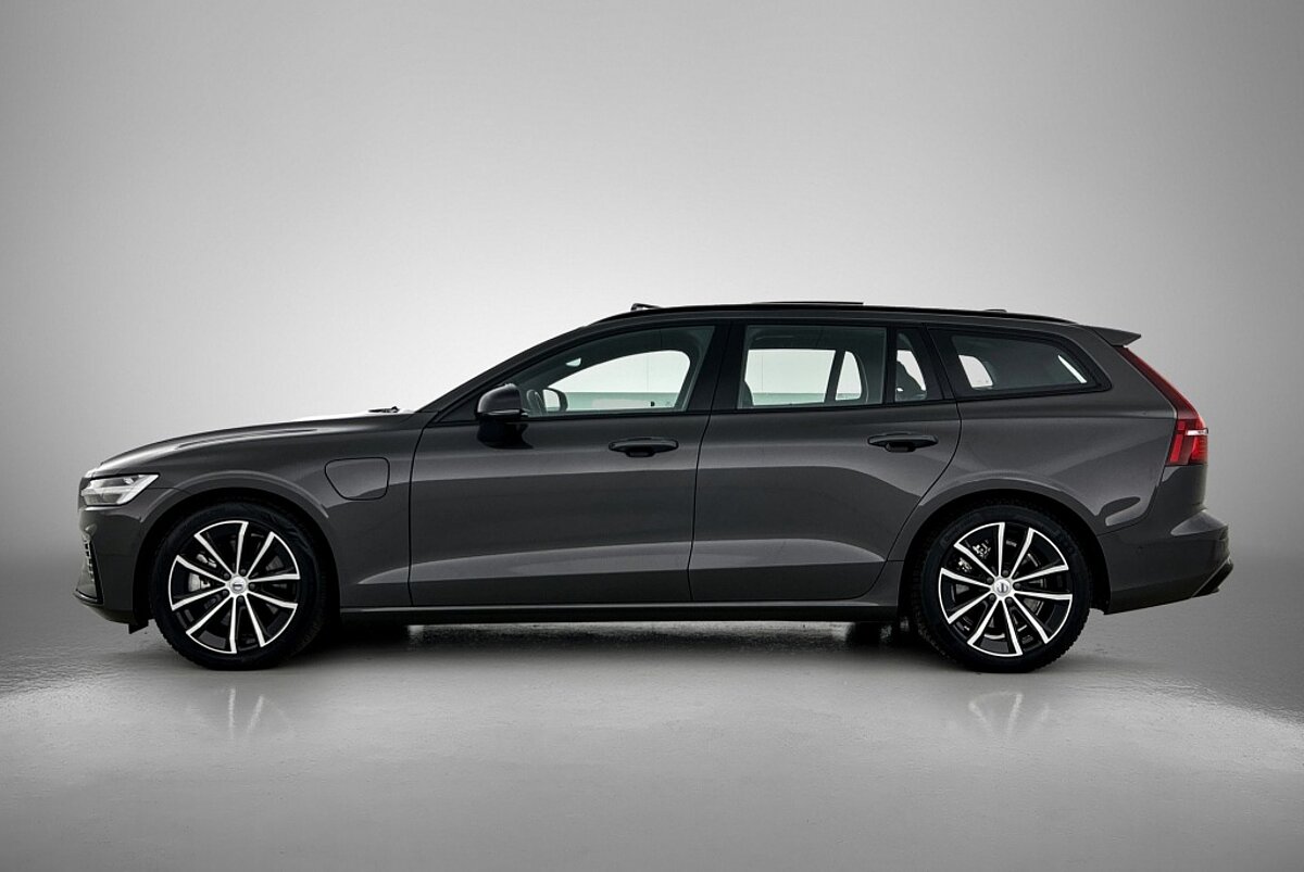46986772 volvo v60 2 0 t6 awd plus dark 2 02