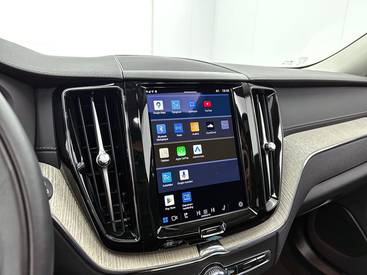 49419930 volvo xc60 t8 bright pano 20 inch long range 360 pilot assist 7 01