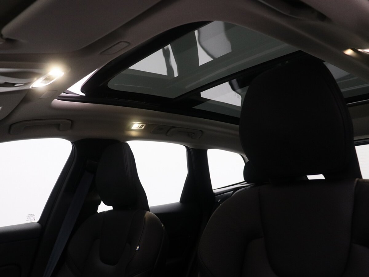 36022184 volvo xc60 2 0 b5 momentum exclusive 39