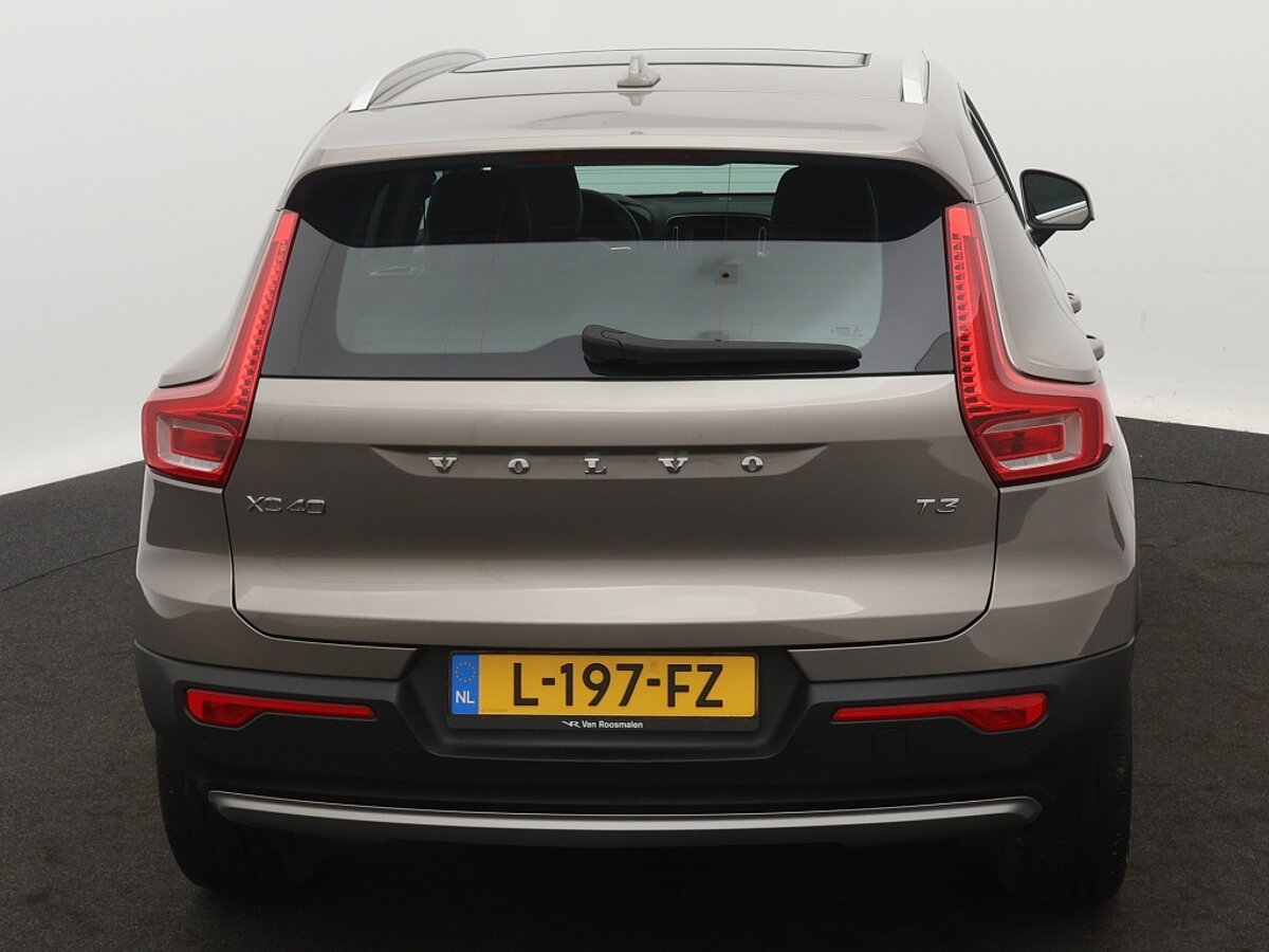 44136153 volvo xc40 1 5 t3 inscription 9