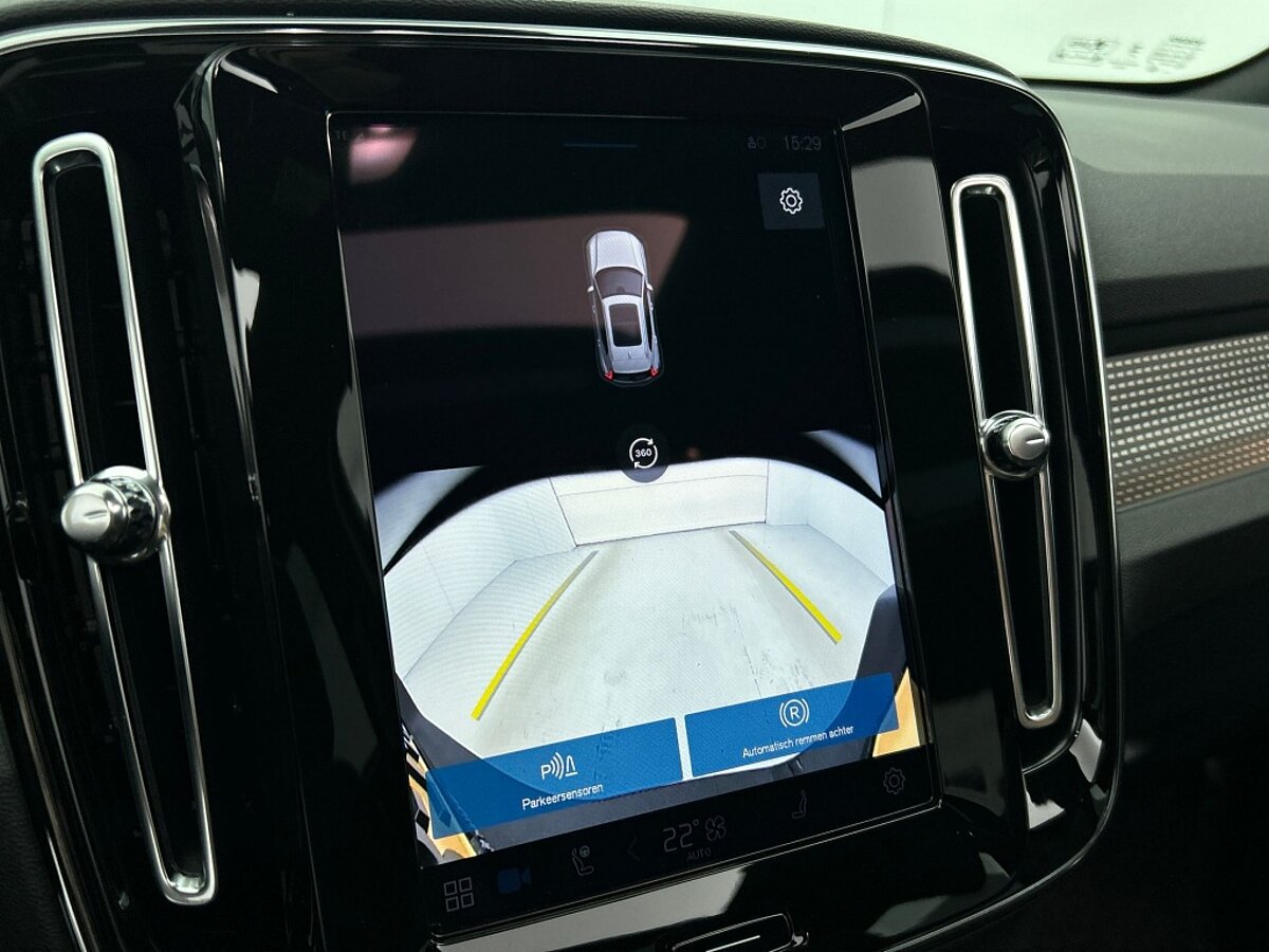 46931780 volvo xc40 2 0 b4 plus black edition 44