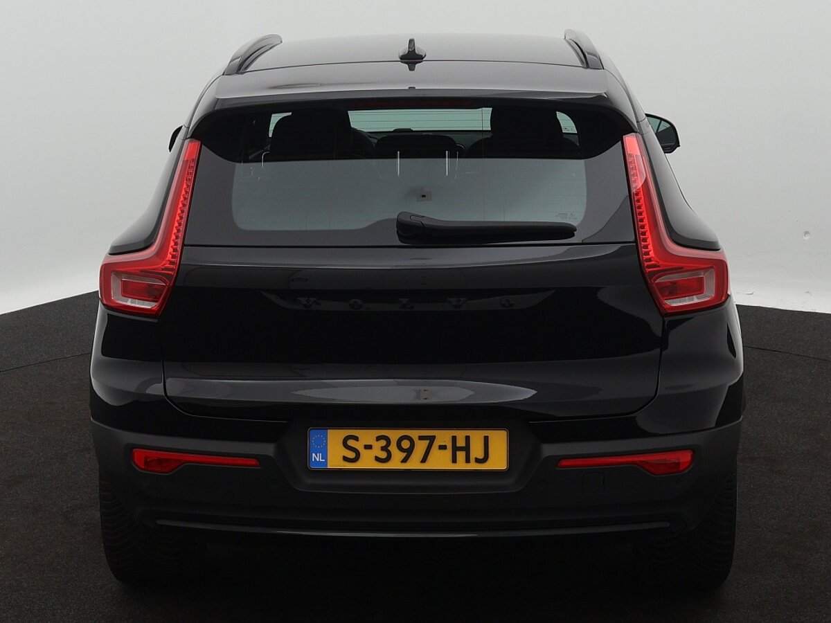 41639630 volvo xc40 recharge plus black pack 9 05