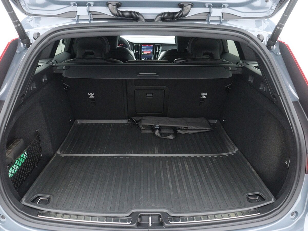 43755968 volvo v60 2 0 b3 plus dark sportstoelen zwarte hemel camera 24721e