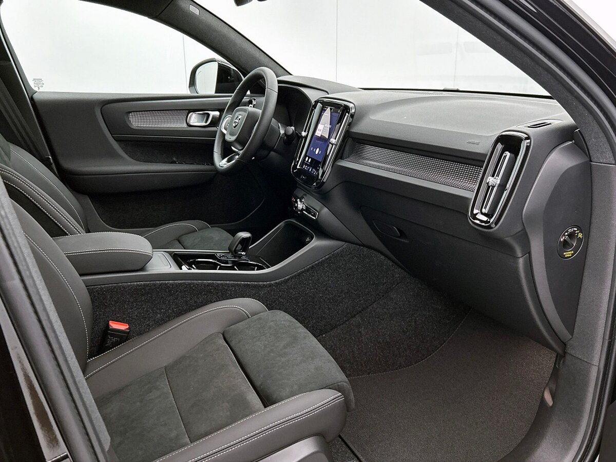 46536156 volvo ec40 extended range plus black edition 82kwh 89