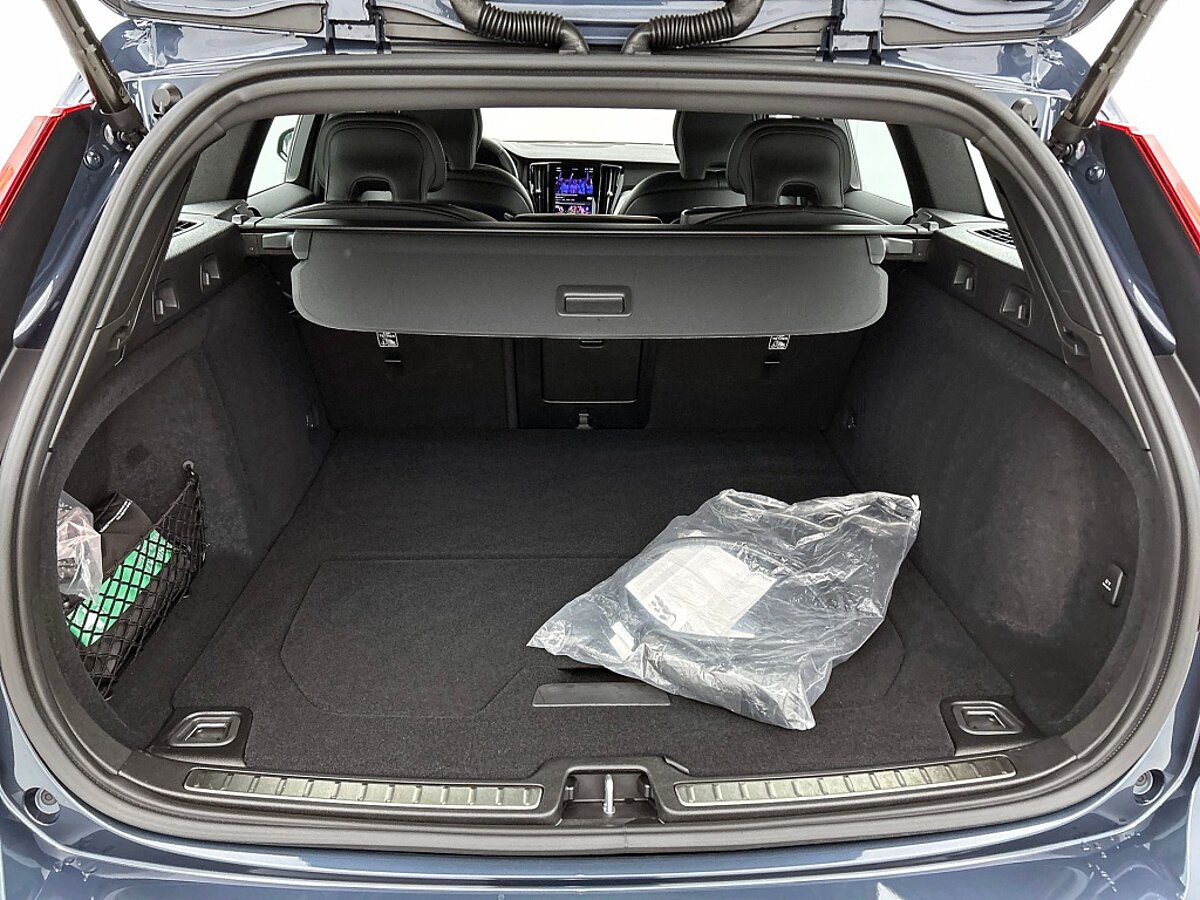 47465265 volvo v60 2 0 t6 awd dark 84