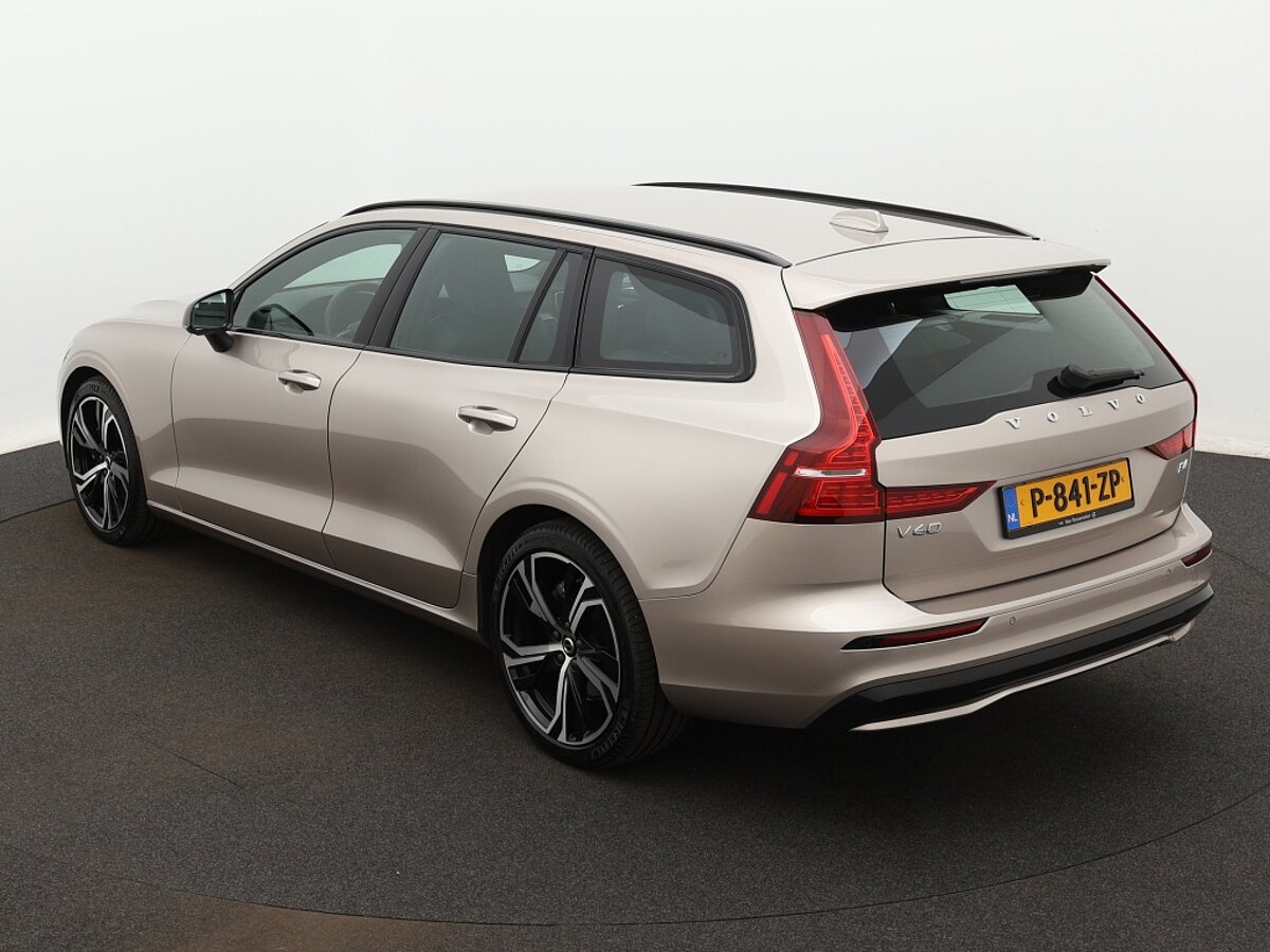 35173088 volvo v60 2 0 b4 plus dark 3