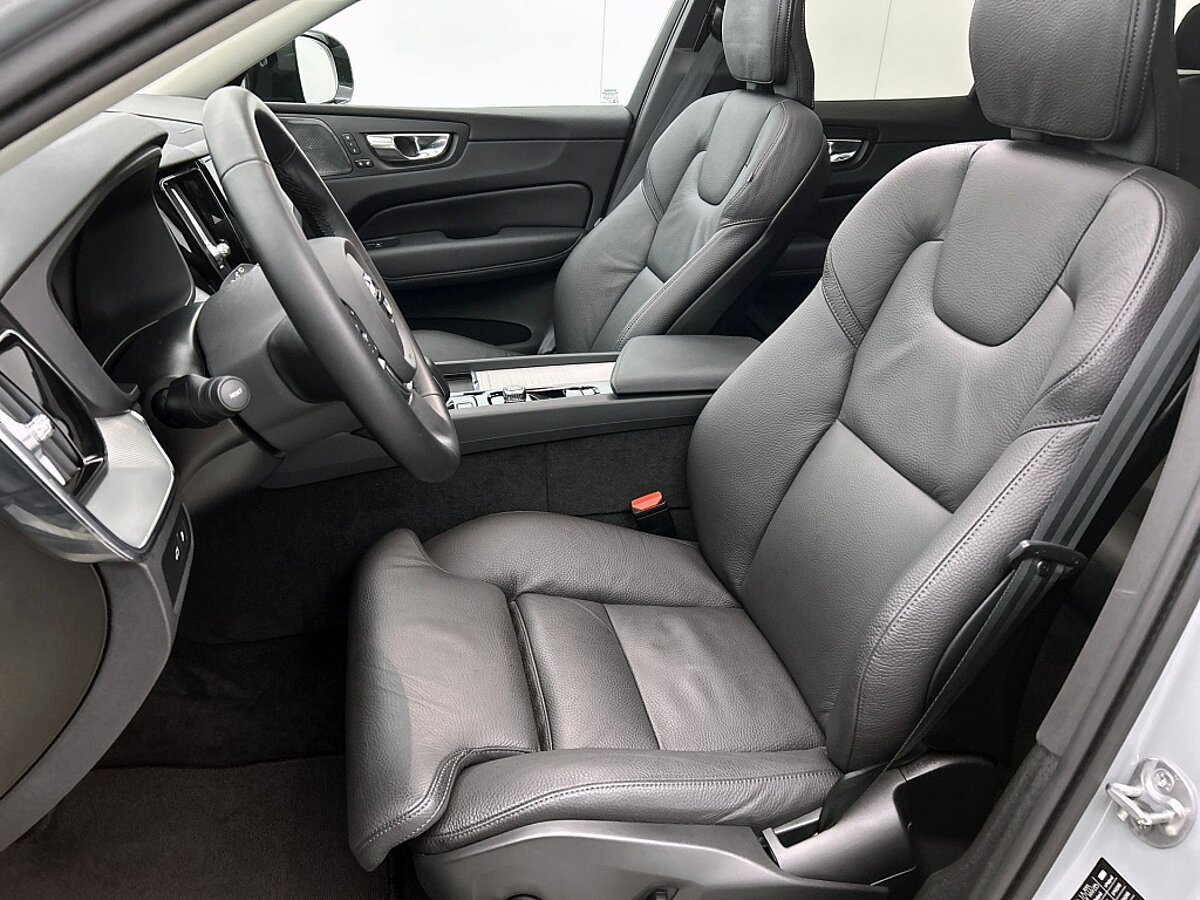 43680818 volvo xc60 2 0 t8 awd plus dark harman kardon panoramadak 21 lm velg 85