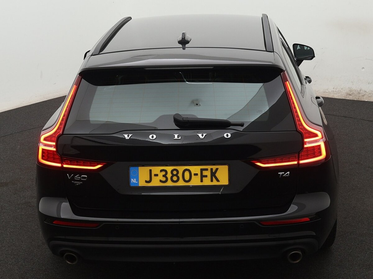 46177638 volvo v60 2 0 t4 momentum pro climate pack 9