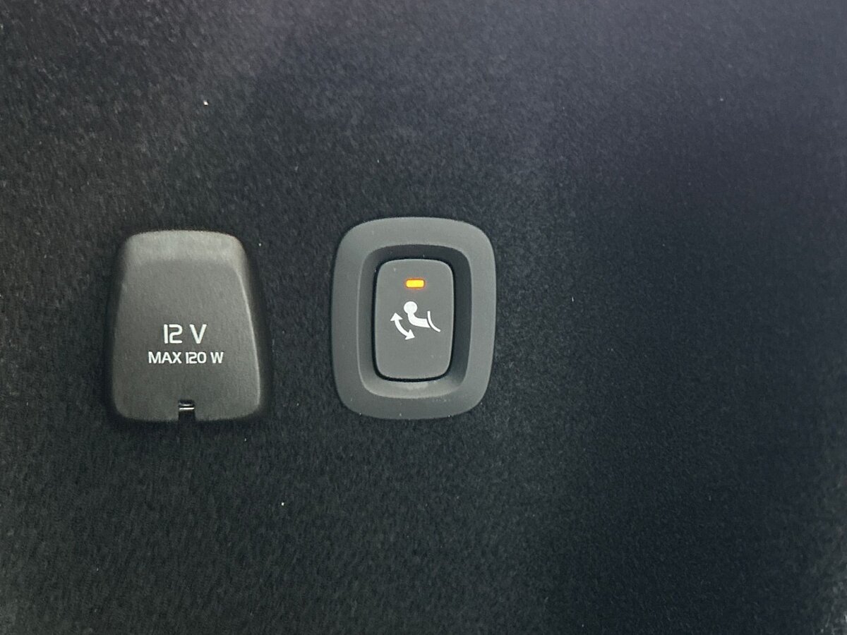 46986772 volvo v60 2 0 t6 awd plus dark 39