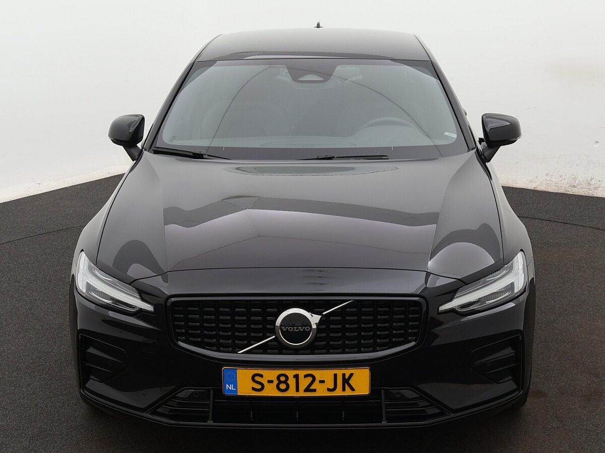 35329522 volvo s60 2 0 b3 plus dark 8 02