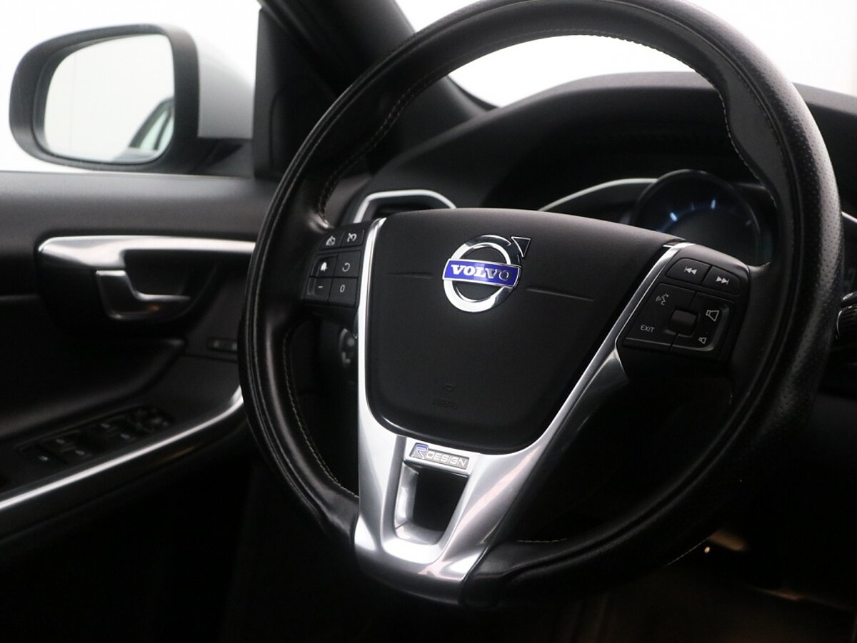 36006266 volvo v60 2 0 d2 r design 08