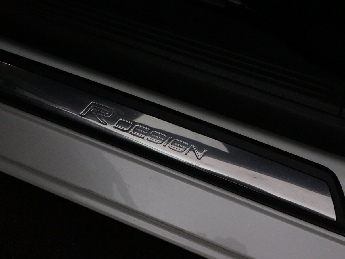 44623939 volvo v40 2 0 d3 edition 86