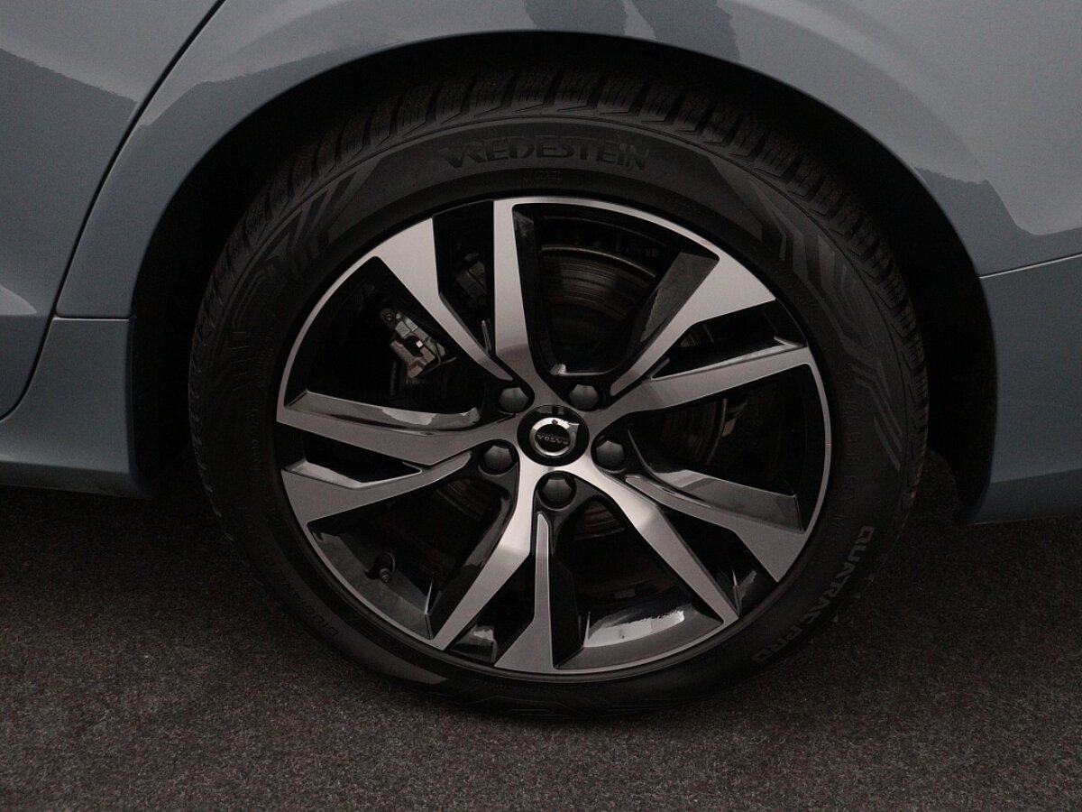 42420857 volvo v60 2 0 b3 plus dark panoramadak harman kardon trekhaak 360 2471f7
