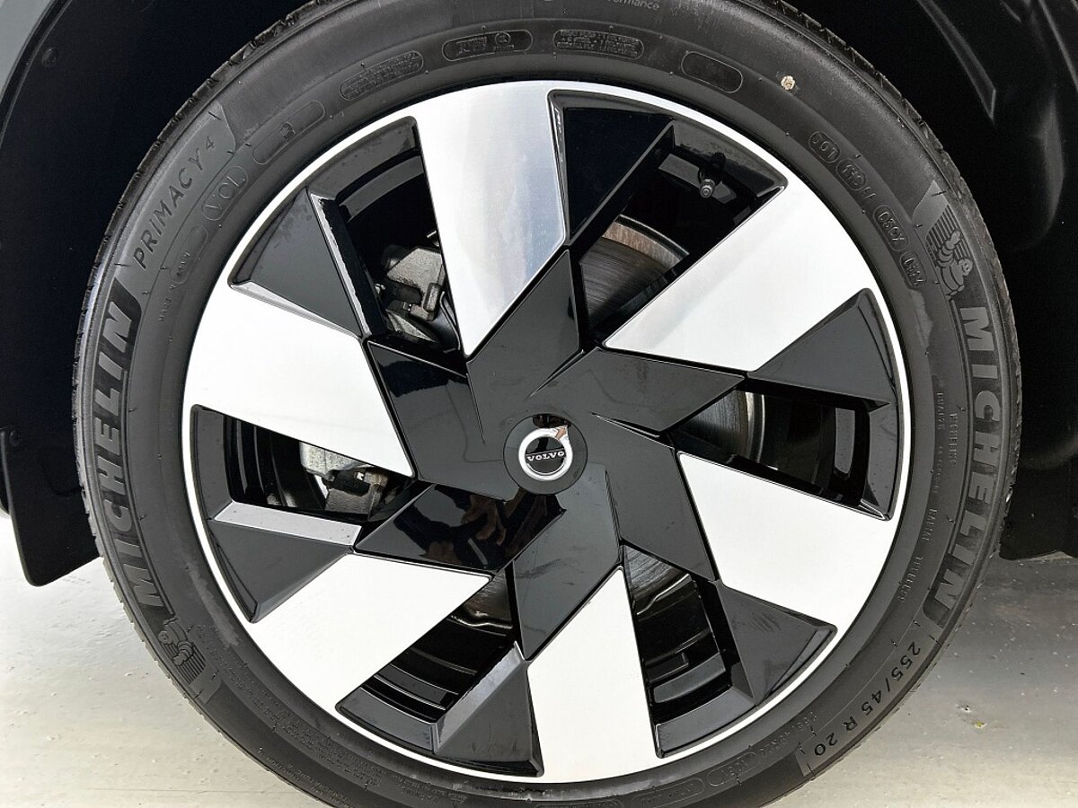 46205119 volvo xc60 2 0 t8 awd u dark 16
