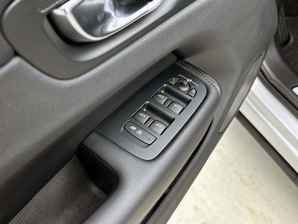 49717398 volvo xc60 2 0 t6 awd plus dark trekhaak 360a camera panoramadak 87