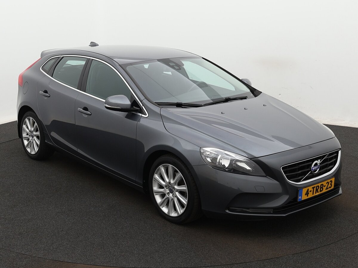 34316555 volvo v40 1 6 t4 momentum 7 02